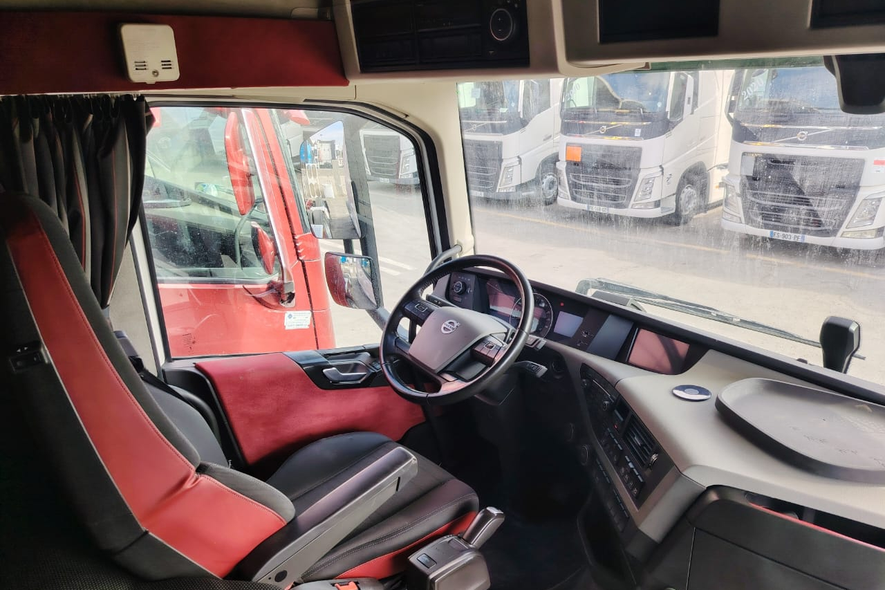 سيارة فولفو موديل 2021